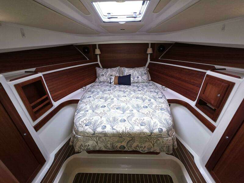 32ft Back Cove Yacht For Sale