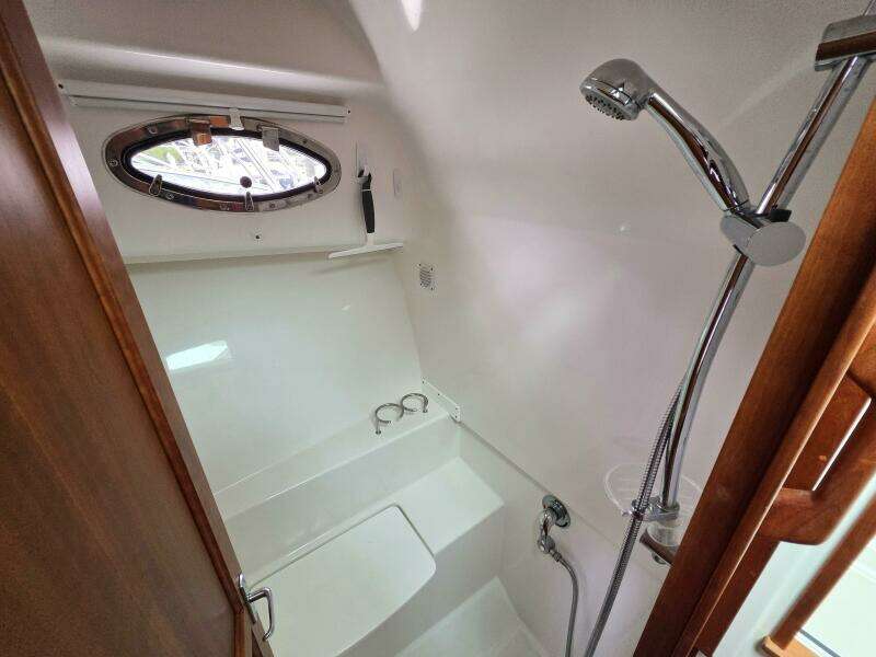 32ft Back Cove Yacht For Sale