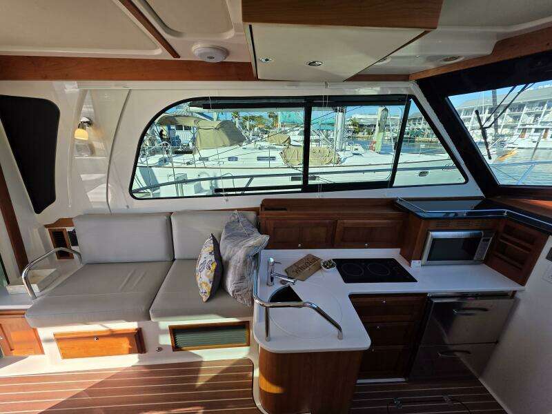 37ft Back Cove Yacht For Sale