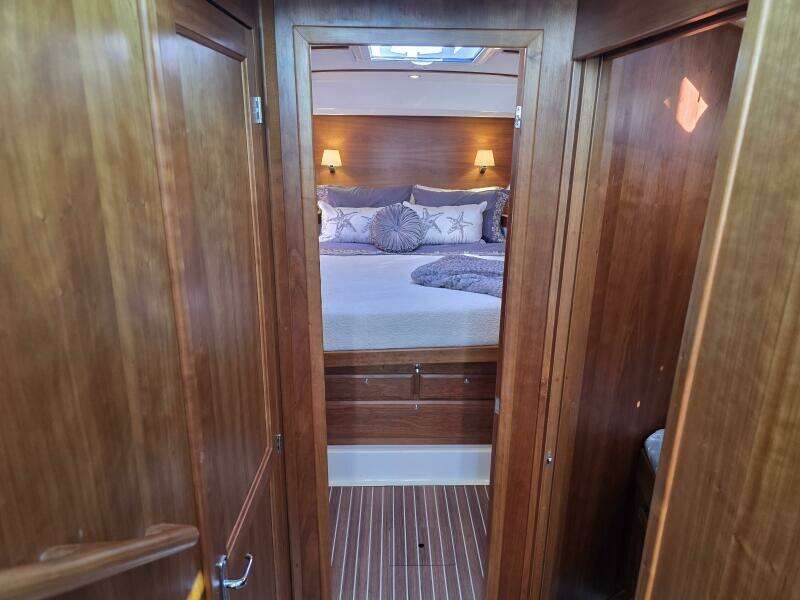 37ft Back Cove Yacht For Sale
