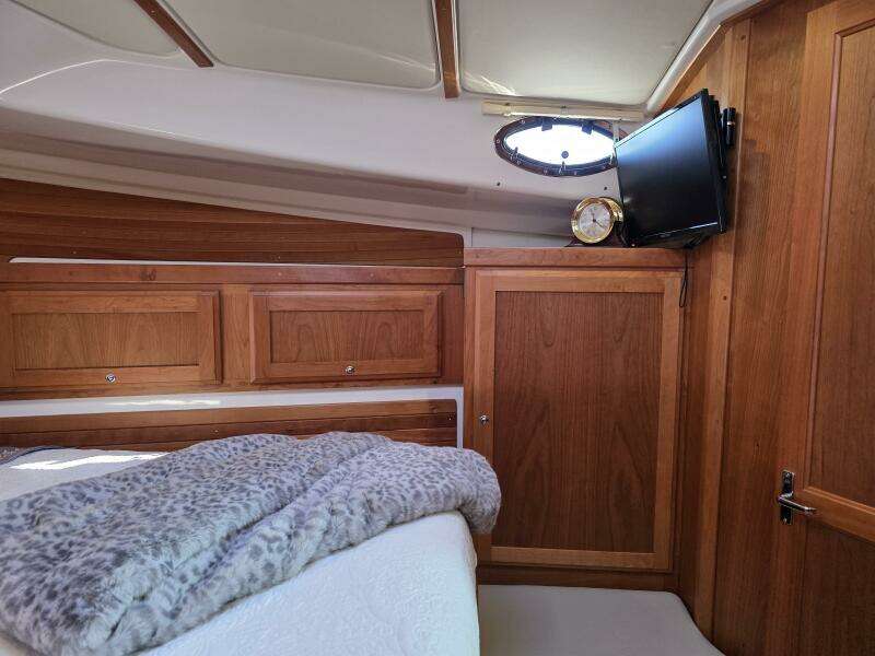 37ft Back Cove Yacht For Sale