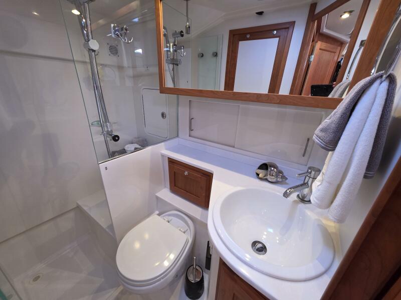 37' 2022 Back Cove 372