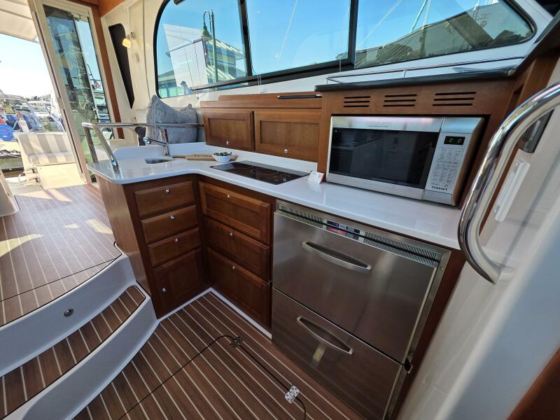 37' 2022 Back Cove 372