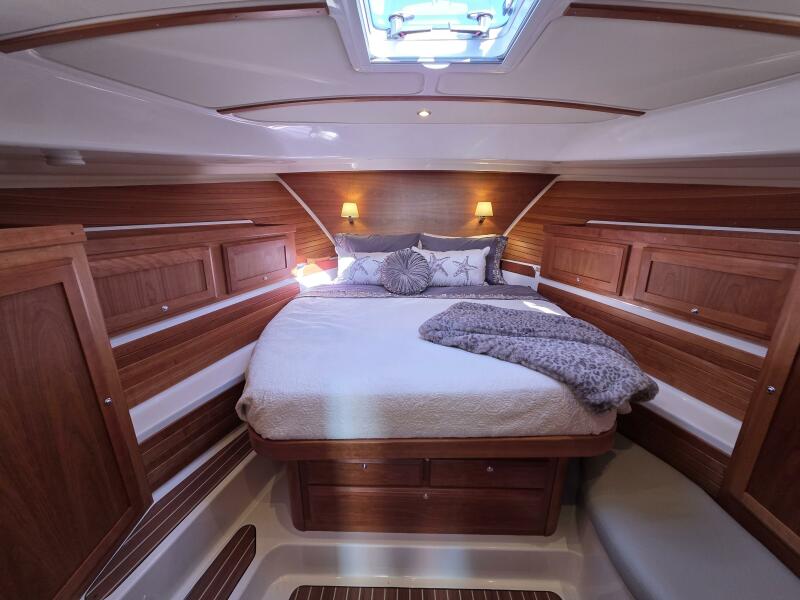 37' 2022 Back Cove 372