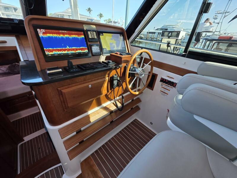 37' 2022 Back Cove 372