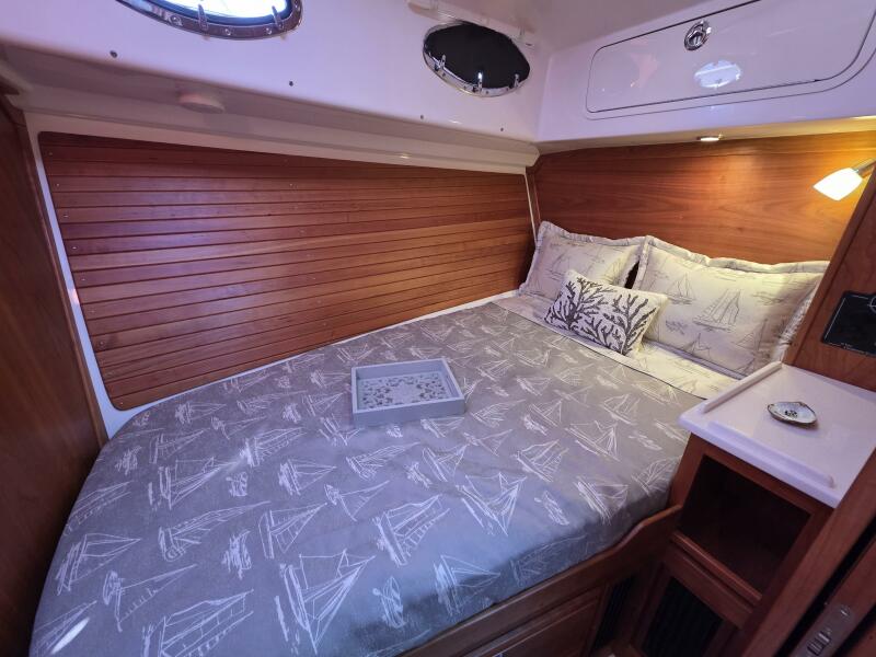 37' 2022 Back Cove 372