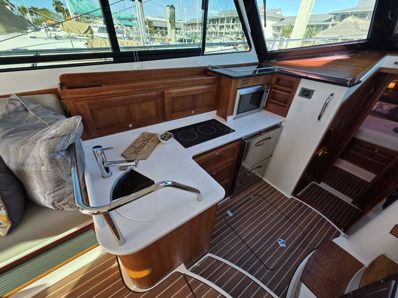 37' 2022 Back Cove 372