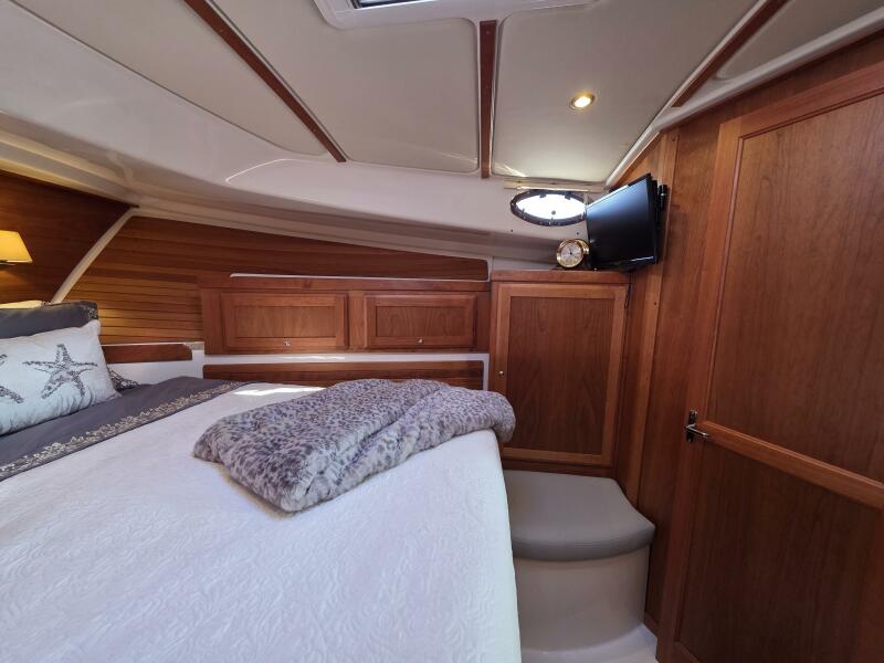 37' 2022 Back Cove 372