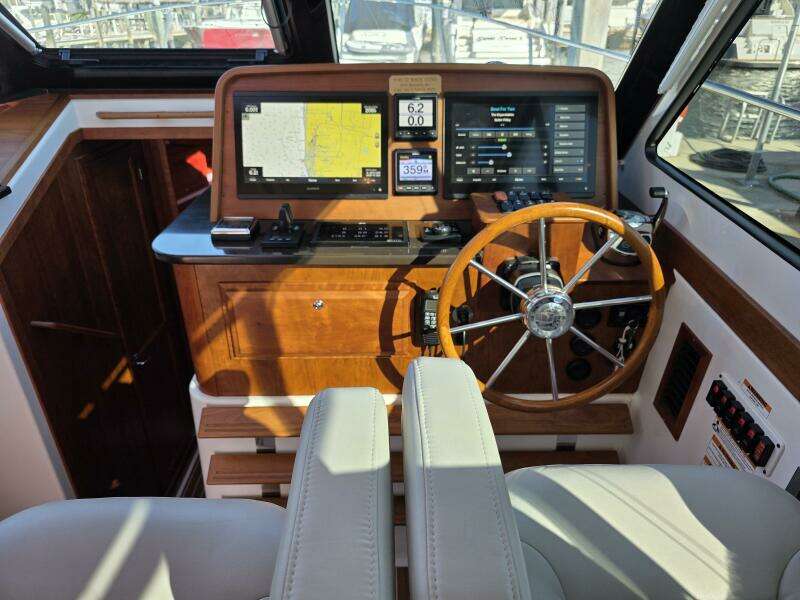 37ft Back Cove Yacht For Sale