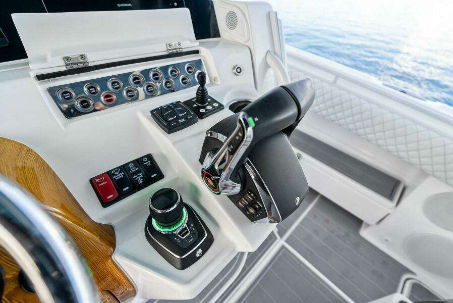 No Name 42ft HCB Yacht For Sale