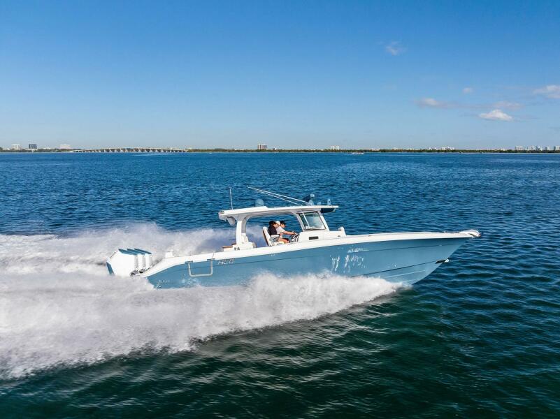 42' 2023 HCB 42 Lujo