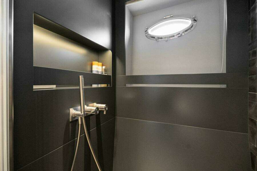 Caffeine 116ft Pershing Yacht For Sale