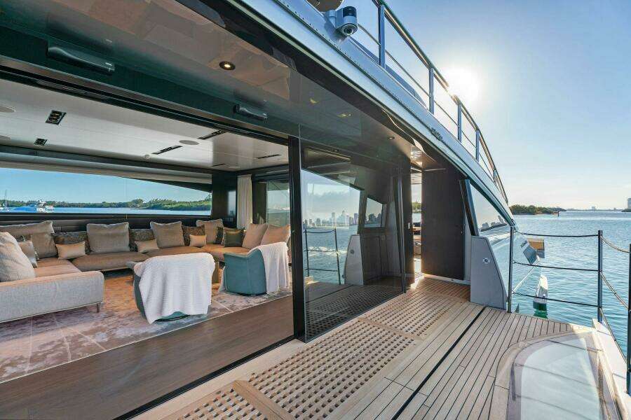 Caffeine 116ft Pershing Yacht For Sale