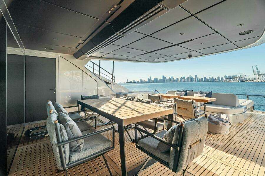 Caffeine 116ft Pershing Yacht For Sale