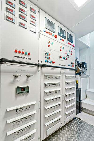 Caffeine 116ft Pershing Yacht For Sale