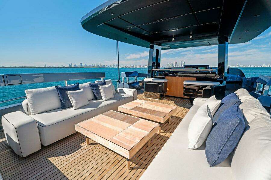 Caffeine 116ft Pershing Yacht For Sale