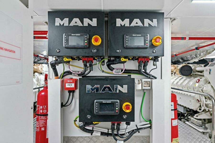 Caffeine 116ft Pershing Yacht For Sale