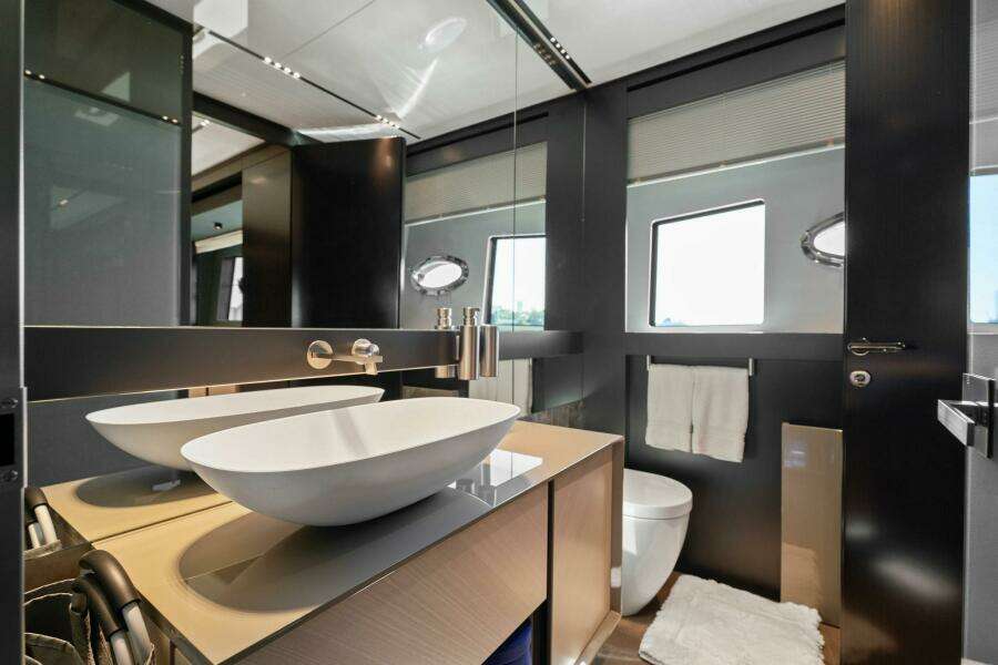 Caffeine 116ft Pershing Yacht For Sale