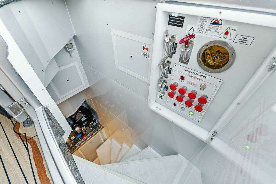 Caffeine 116ft Pershing Yacht For Sale