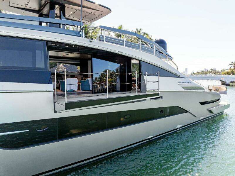 Caffeine 116ft Pershing Yacht For Sale