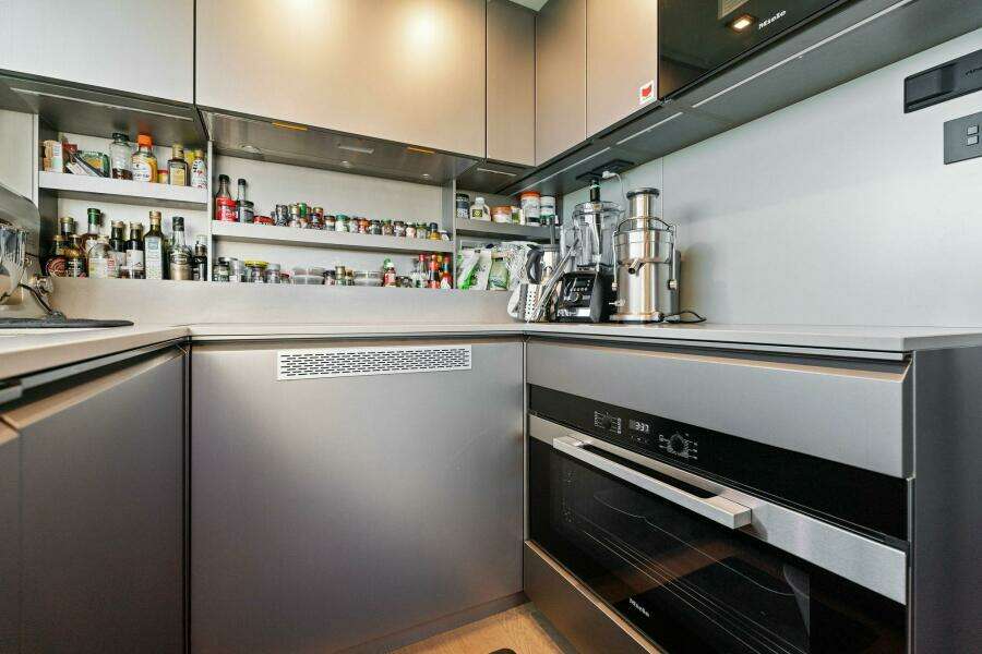 Caffeine 116ft Pershing Yacht For Sale