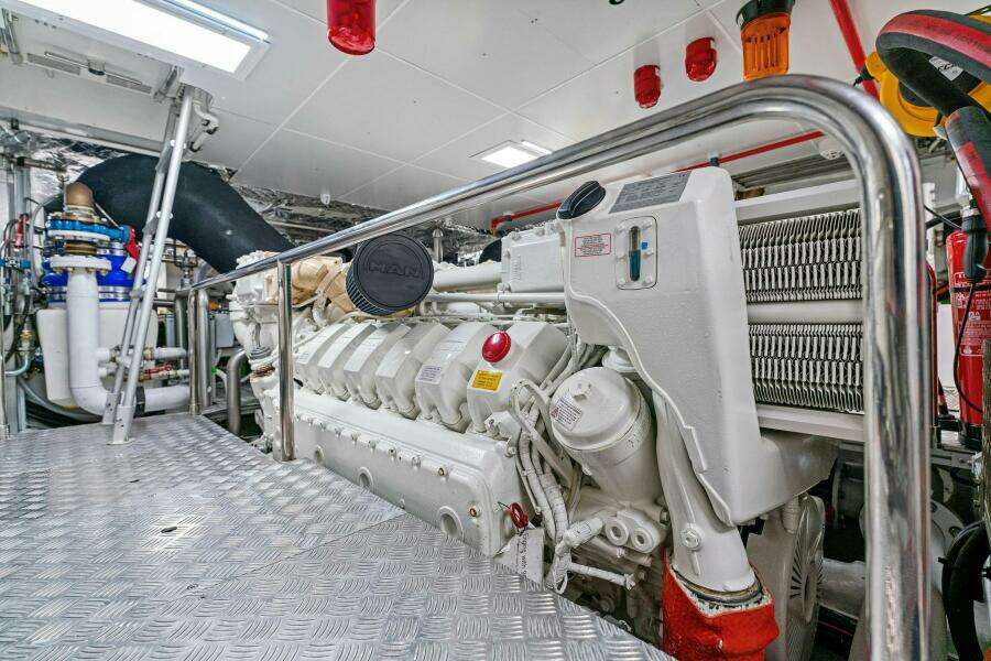 Caffeine 116ft Pershing Yacht For Sale