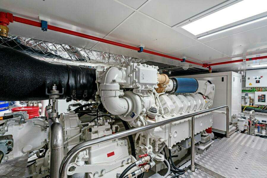 Caffeine 116ft Pershing Yacht For Sale