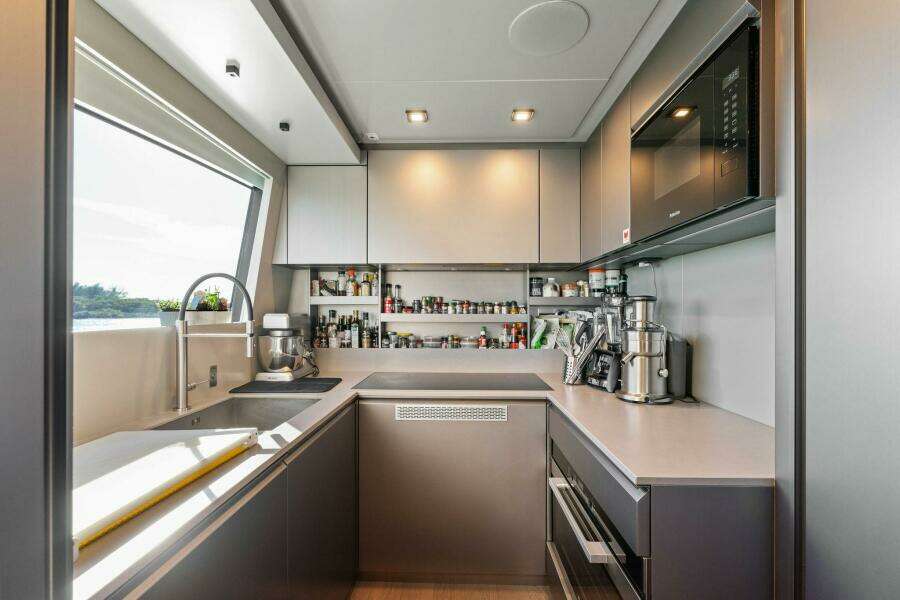 Caffeine 116ft Pershing Yacht For Sale