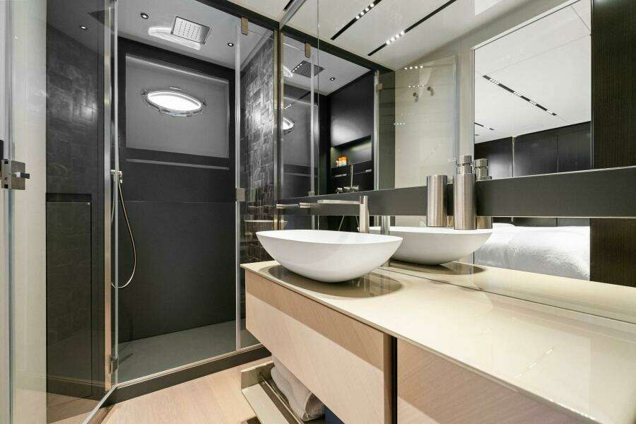 Caffeine 116ft Pershing Yacht For Sale