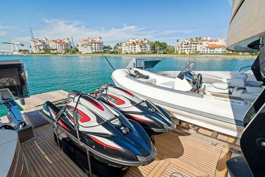 Caffeine 116ft Pershing Yacht For Sale