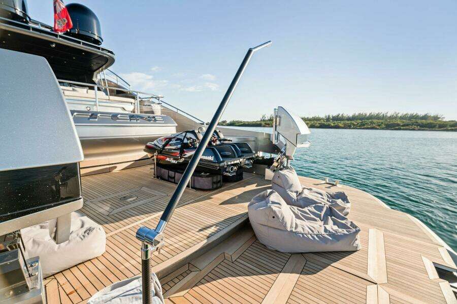 Caffeine 116ft Pershing Yacht For Sale
