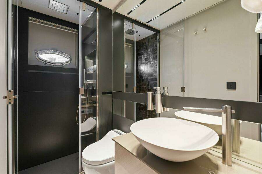 Caffeine 116ft Pershing Yacht For Sale