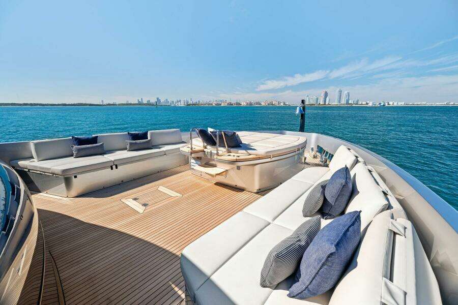 Caffeine 116ft Pershing Yacht For Sale