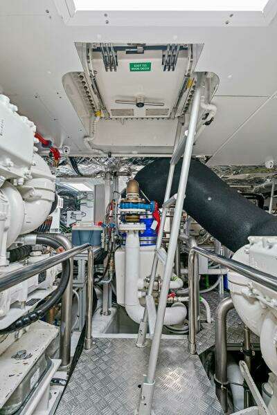 Caffeine 116ft Pershing Yacht For Sale