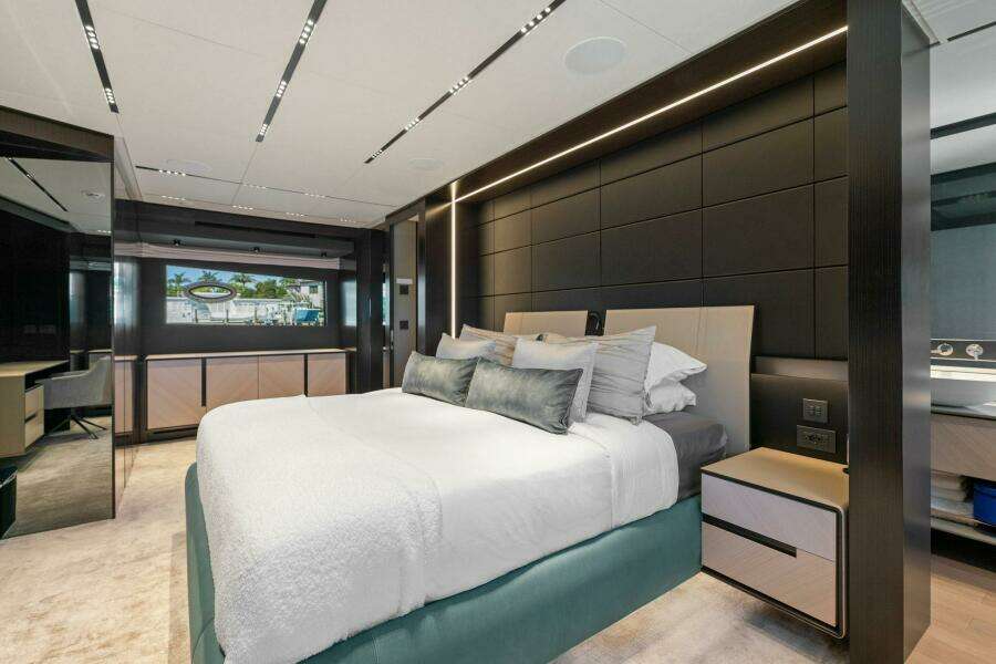 Caffeine 116ft Pershing Yacht For Sale