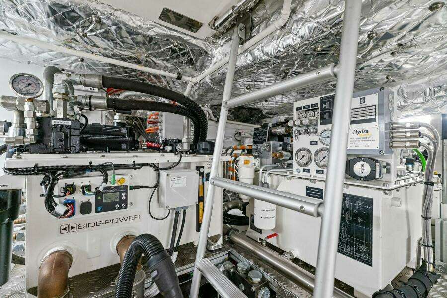 Caffeine 116ft Pershing Yacht For Sale