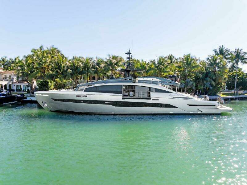 Caffeine 116ft Pershing Yacht For Sale