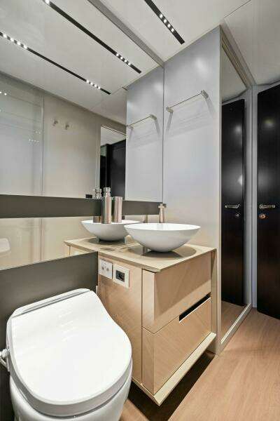 Caffeine 116ft Pershing Yacht For Sale