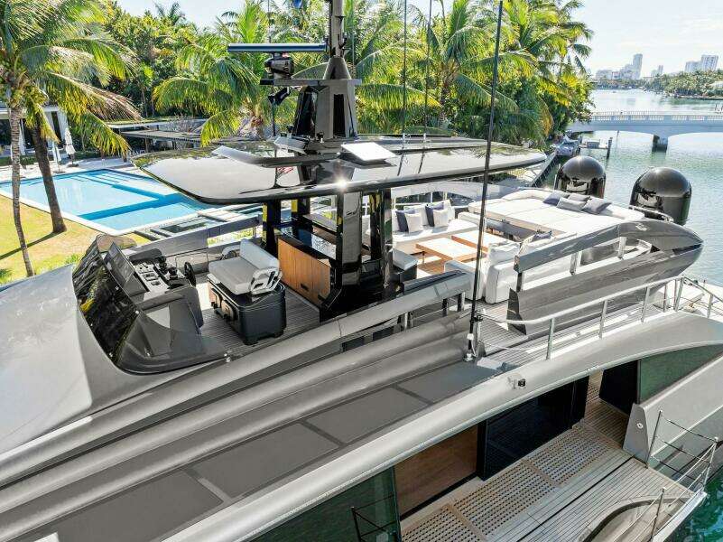 Caffeine 116ft Pershing Yacht For Sale
