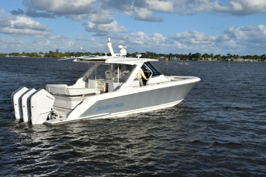 38' 2024 Tiara Yachts 38 LS