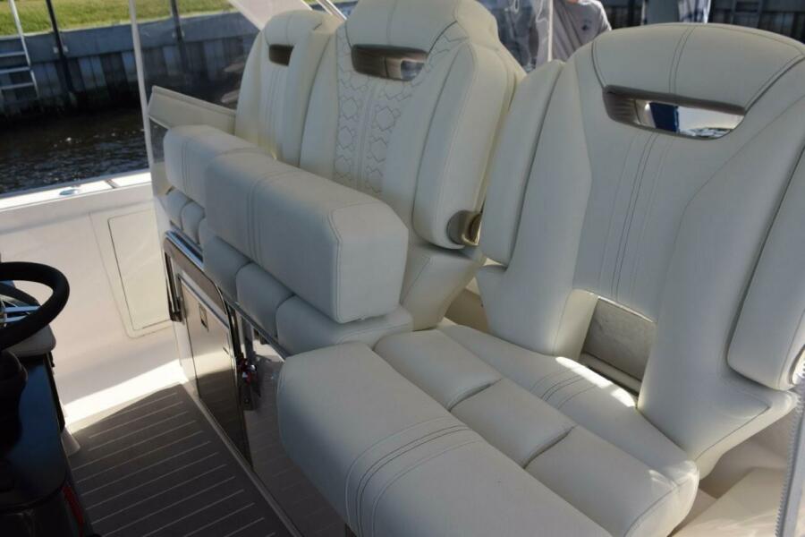 38' 2024 Tiara Yachts 38 LS