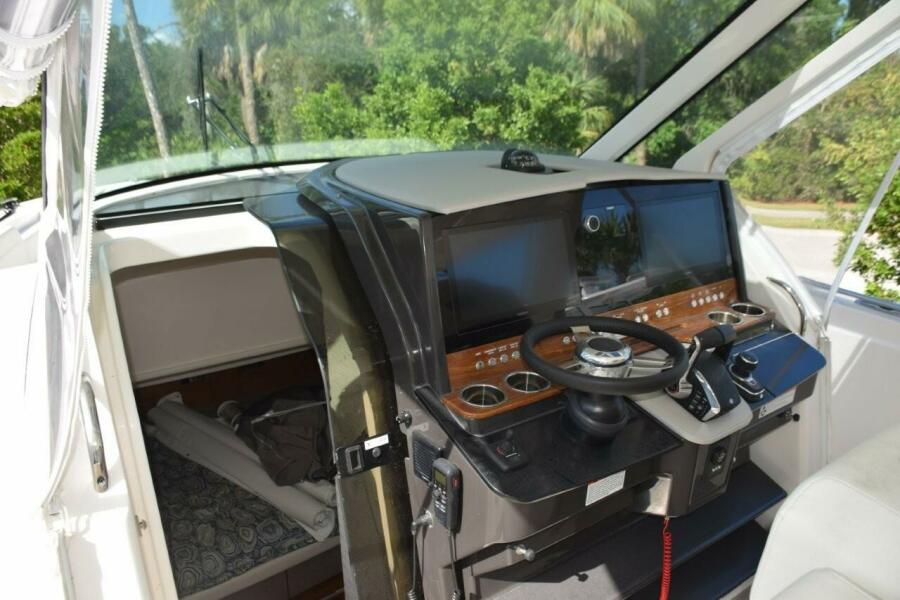 38' 2024 Tiara Yachts 38 LS