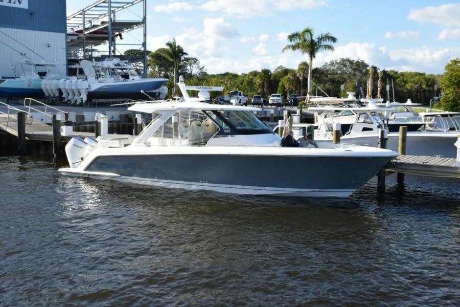 38' 2024 Tiara Yachts 38 LS