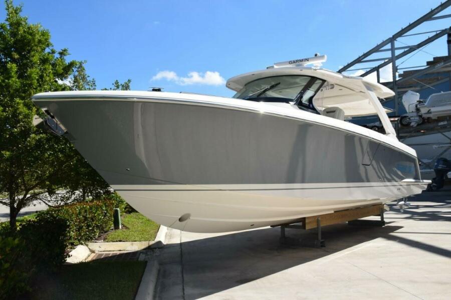 38' 2024 Tiara Yachts 38 LS