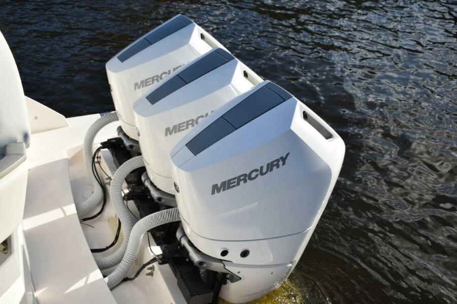 38' 2024 Tiara Yachts 38 LS