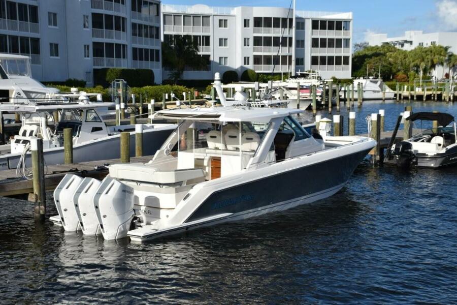 38' 2024 Tiara Yachts 38 LS
