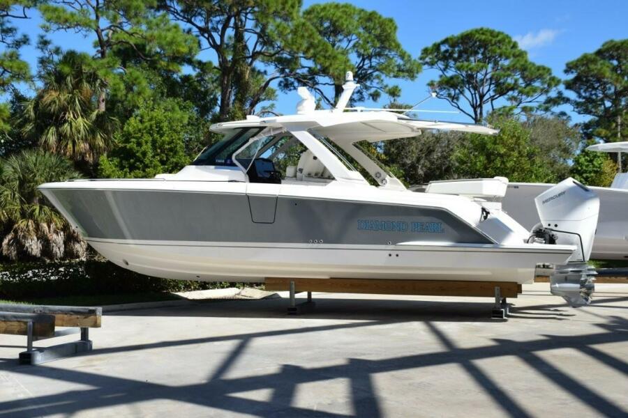 38' 2024 Tiara Yachts 38 LS