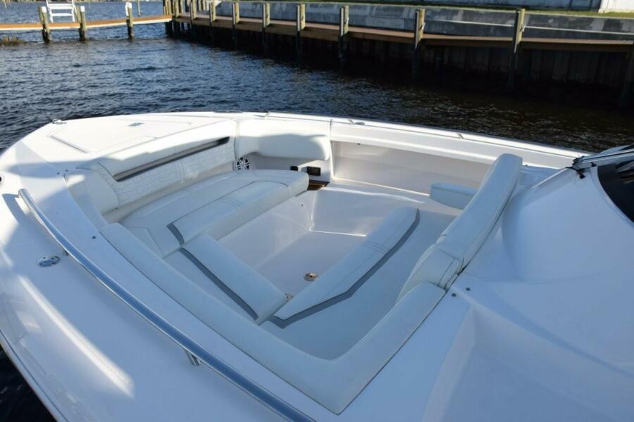 38' 2024 Tiara Yachts 38 LS