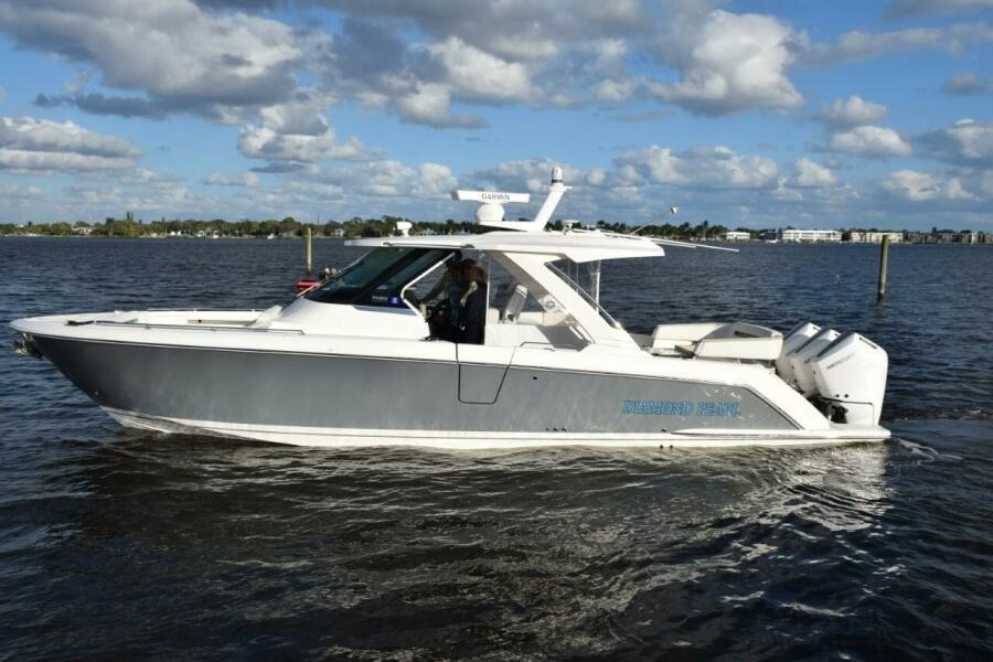 38' 2024 Tiara Yachts 38 LS