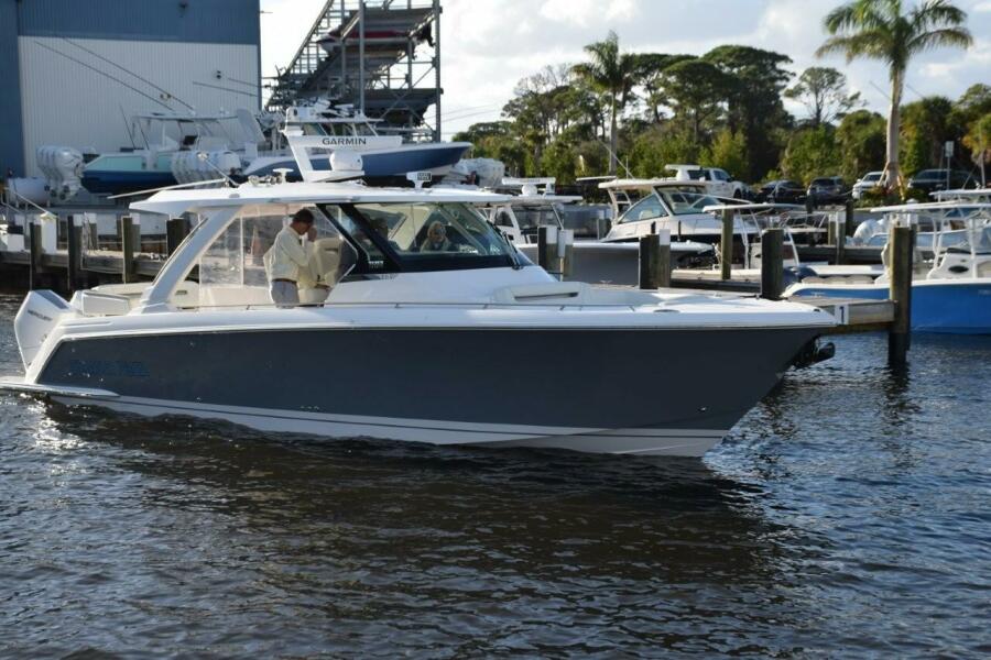 38' 2024 Tiara Yachts 38 LS
